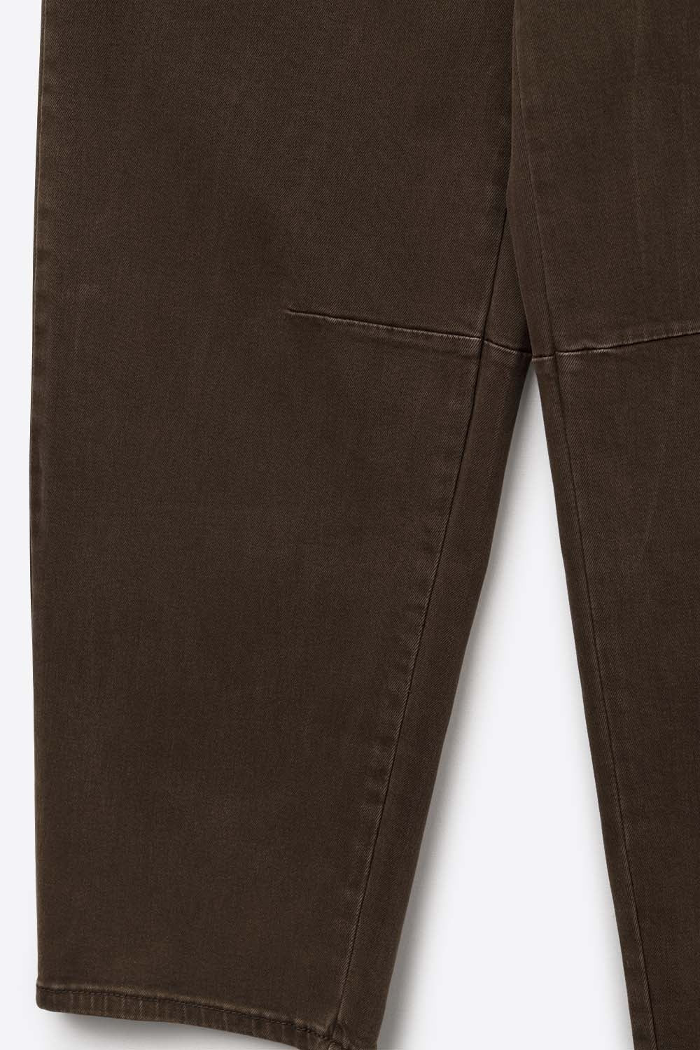 Comfortable stretch jeans with barrel leg in brown