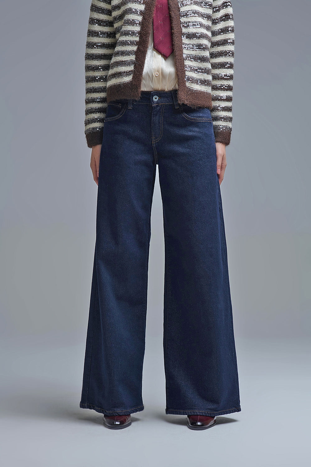 Dark Wash Wide Leg Jeans With Contrasting Stitching