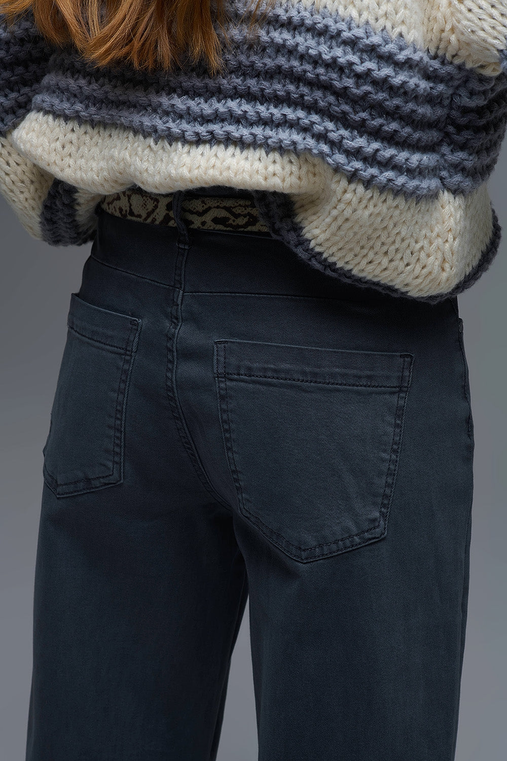 Comfortable stretch jeans with barrel leg in grey