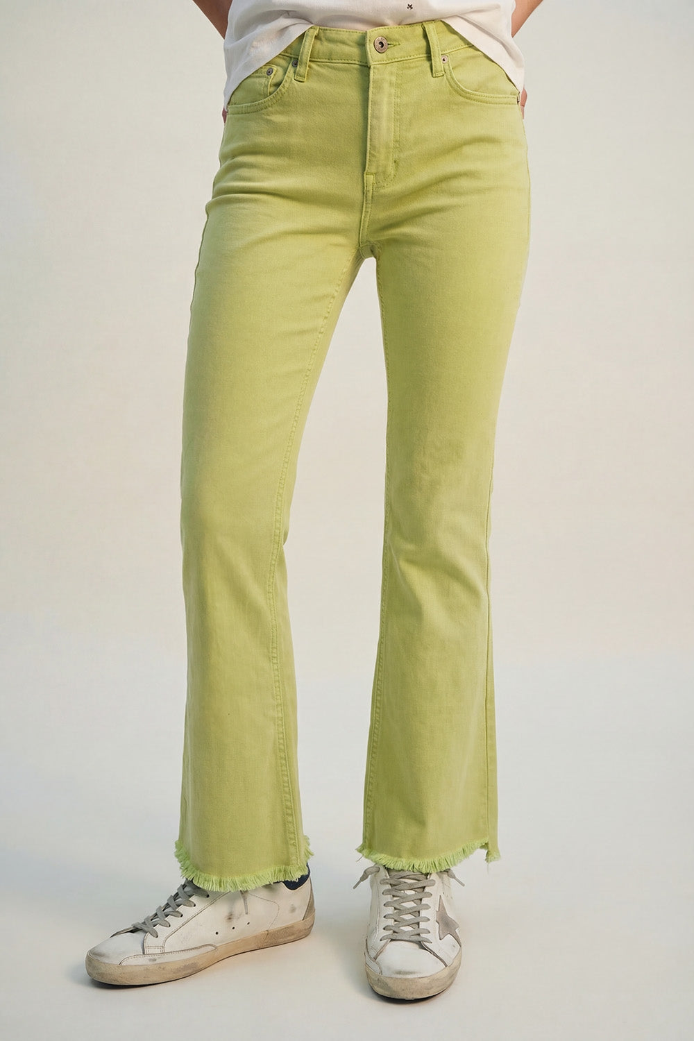 Flare jeans with raw hem edge in lime color