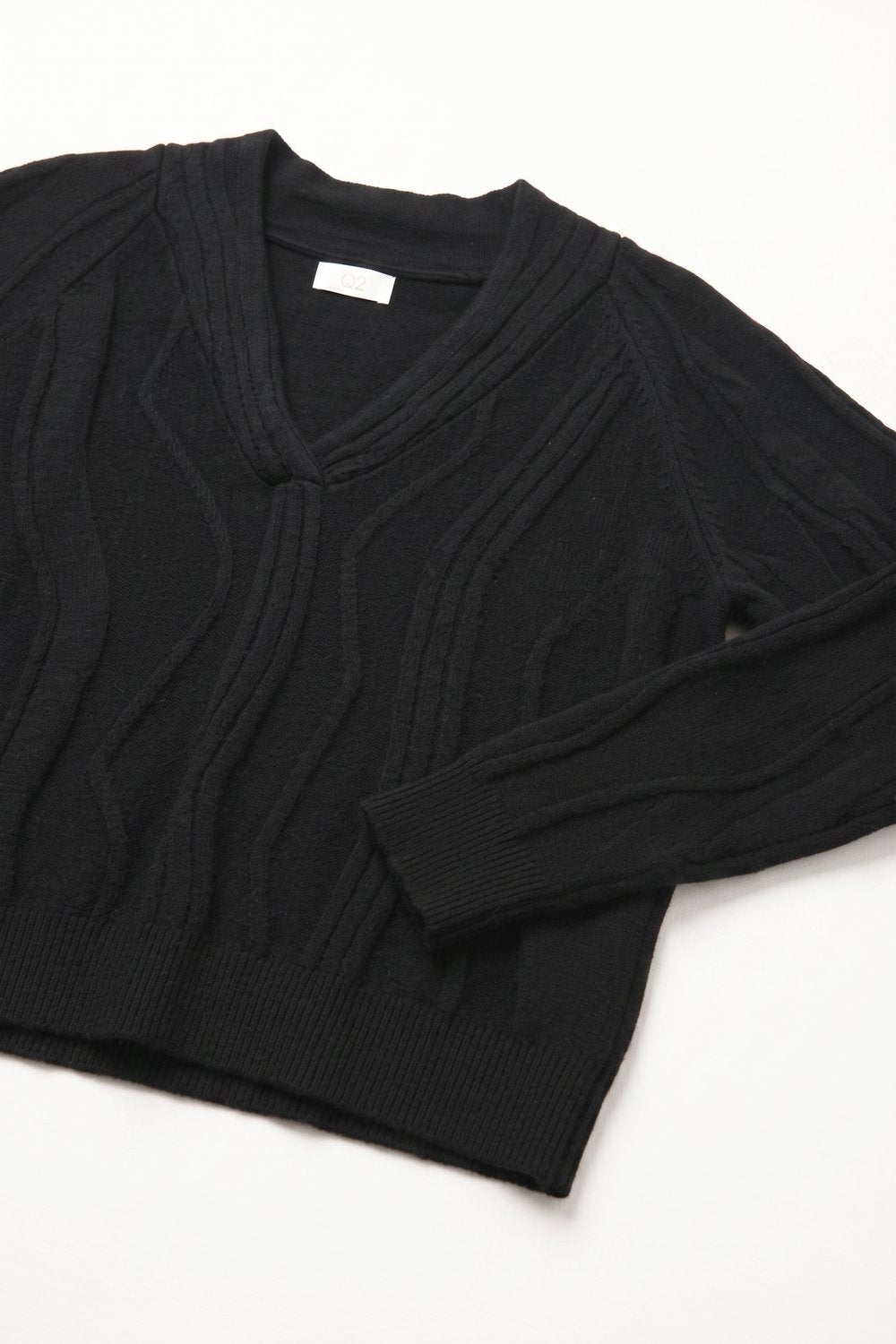 Textured Wave-Knit V-Neck Sweater in black