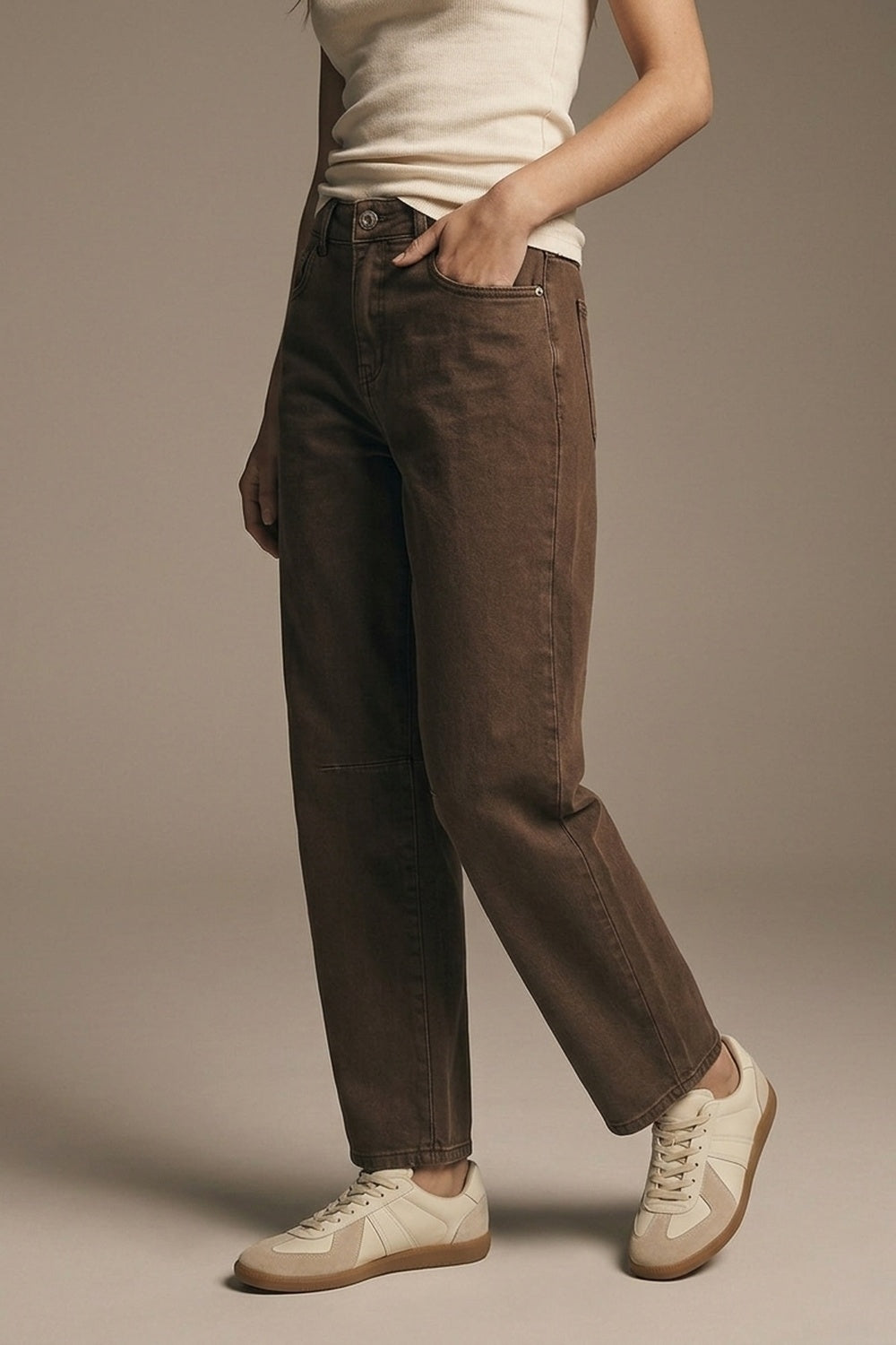 Comfortable stretch jeans with barrel leg in brown