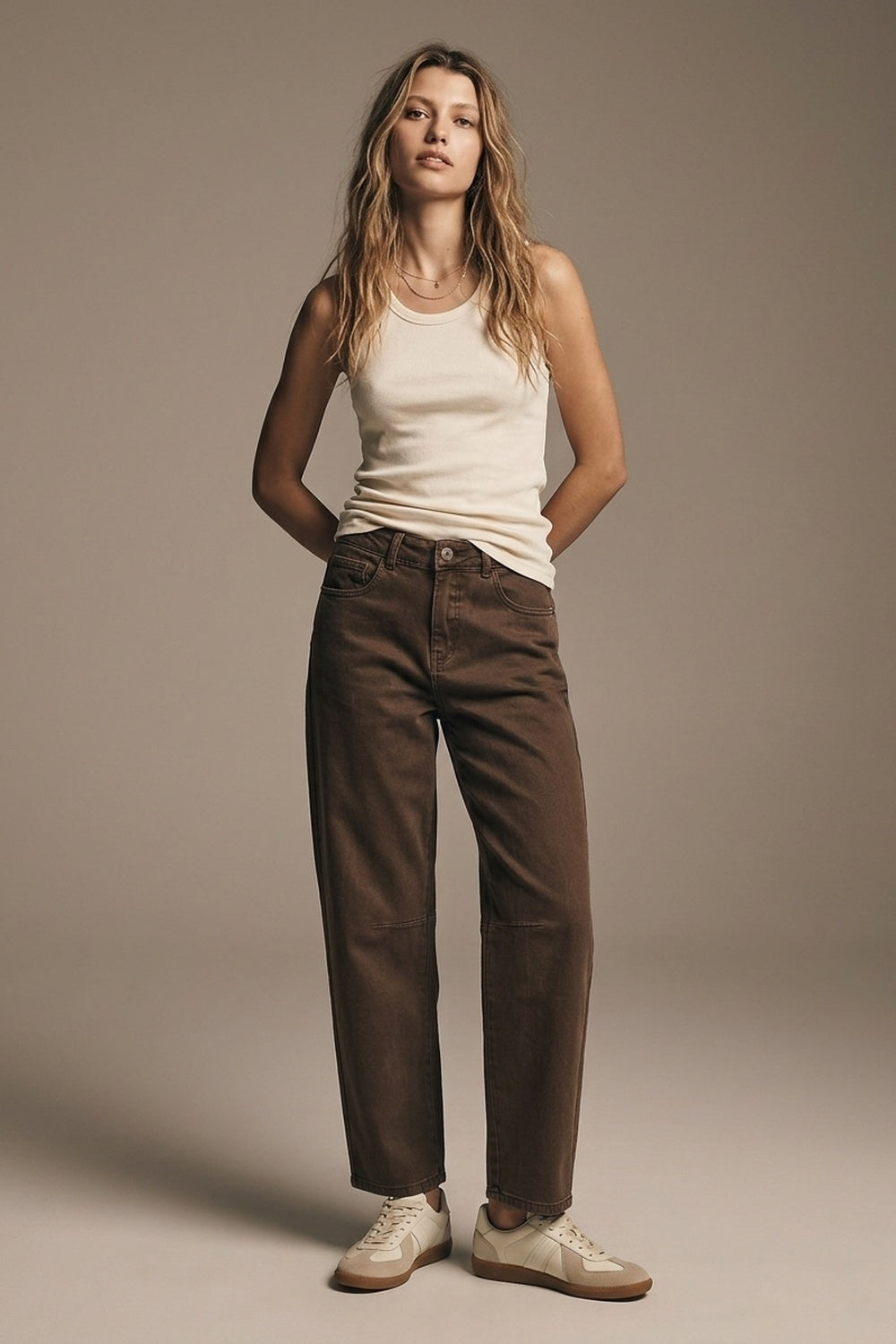 Comfortable stretch jeans with barrel leg in brown