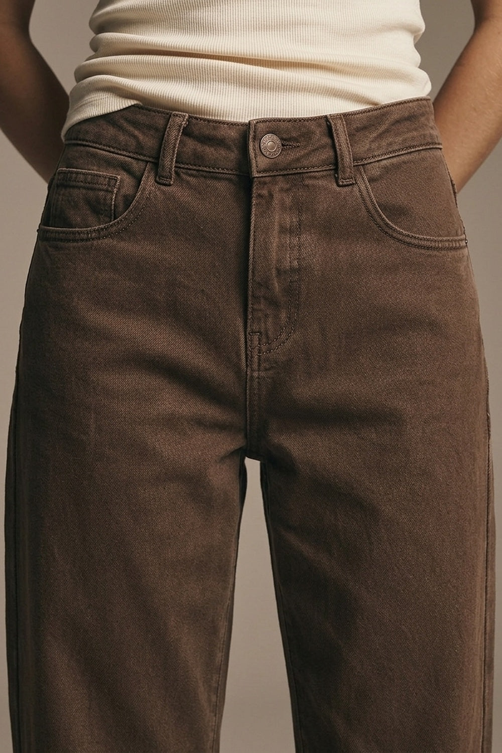 Comfortable stretch jeans with barrel leg in brown