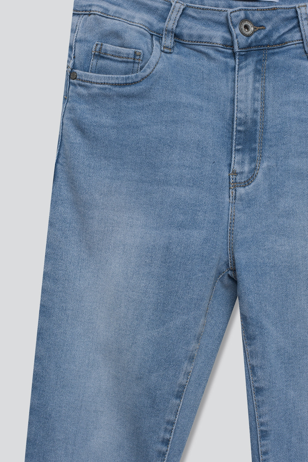 Regular Waist super Skinny Jeans in Light Wash with 5 pockets