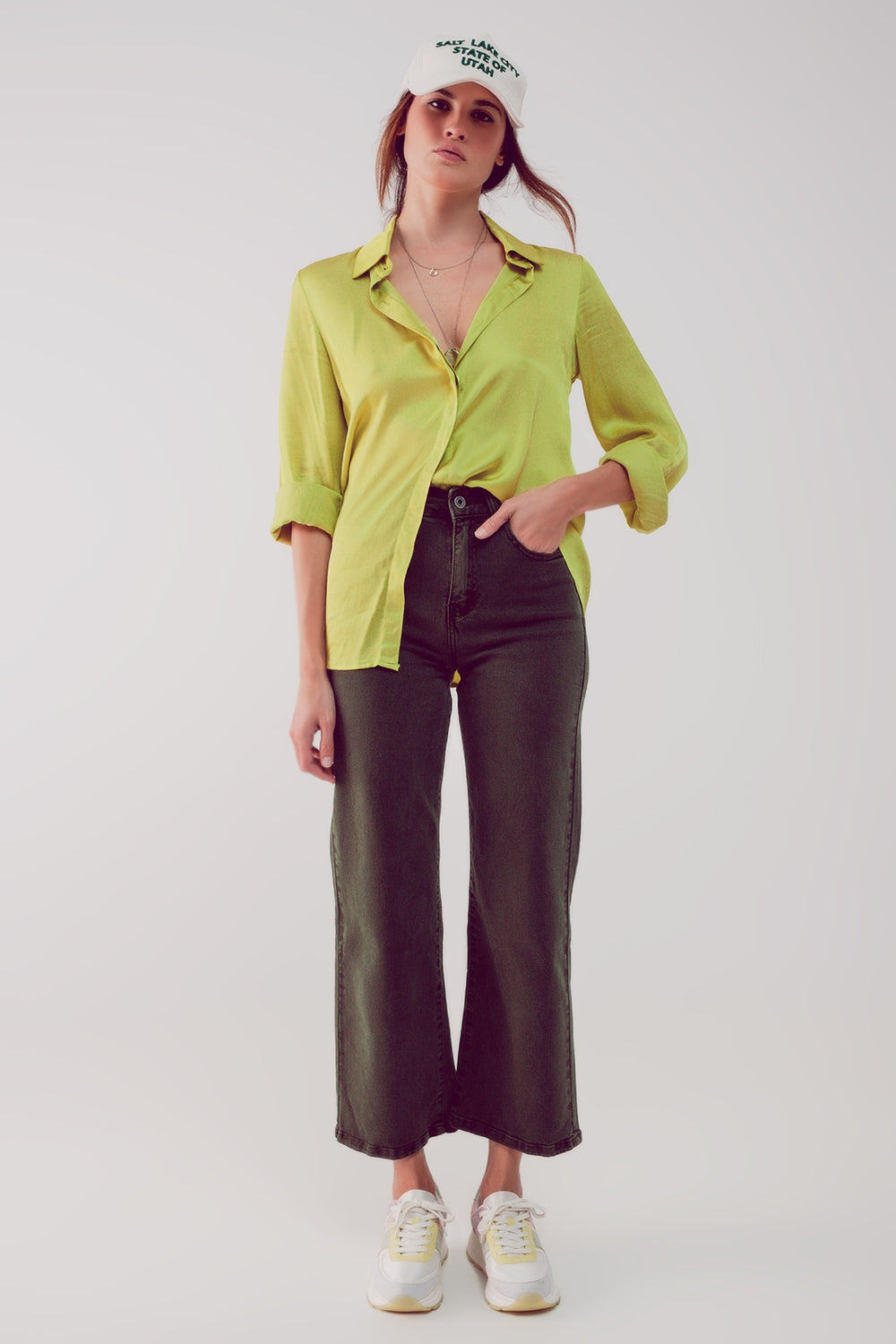 Cropped wide leg jeans in khaki